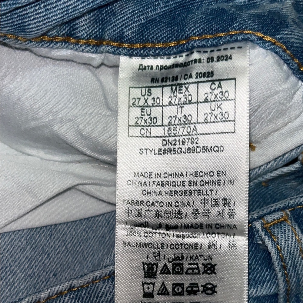 Guess "Boyfriend" fit jeans in a light-wash denim. - Picture 8 of 8